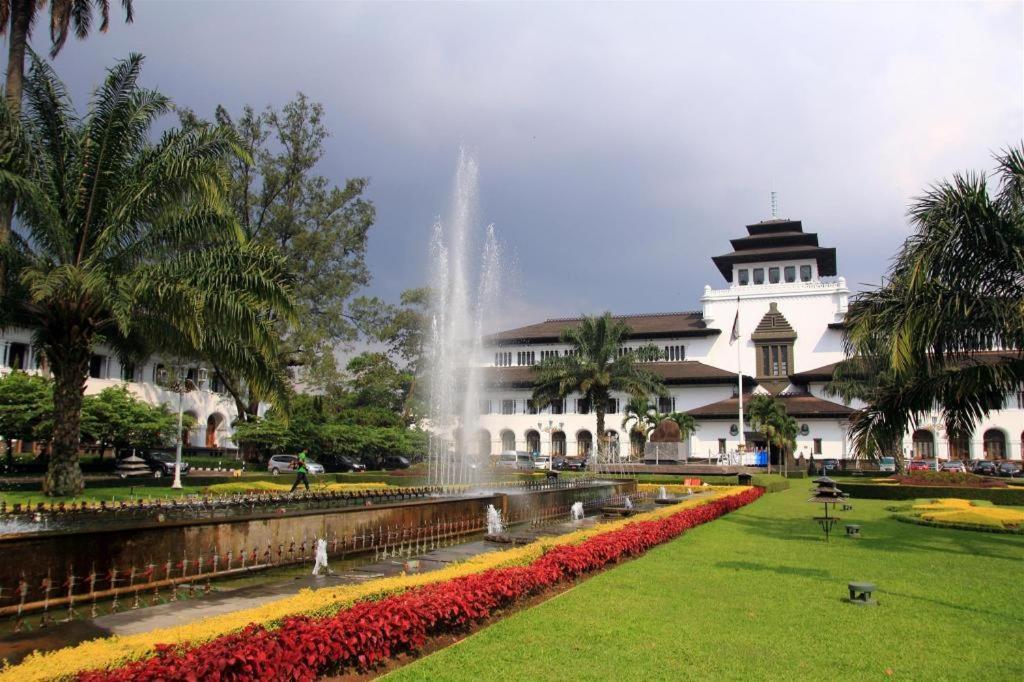 Asmila Boutique Hotel Bandung Buitenkant foto