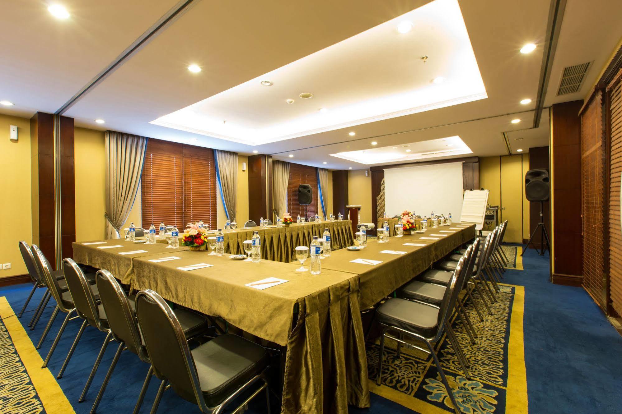 Asmila Boutique Hotel Bandung Buitenkant foto