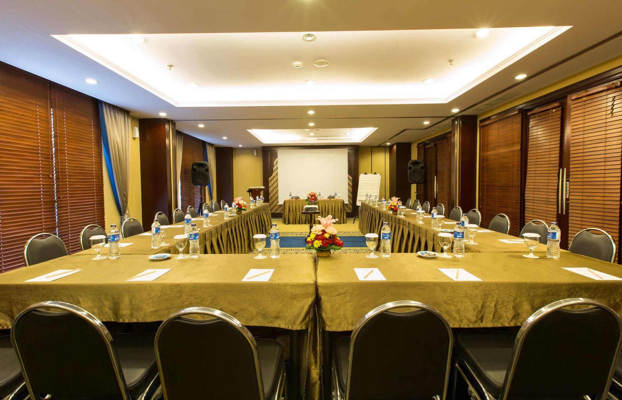 Asmila Boutique Hotel Bandung Buitenkant foto