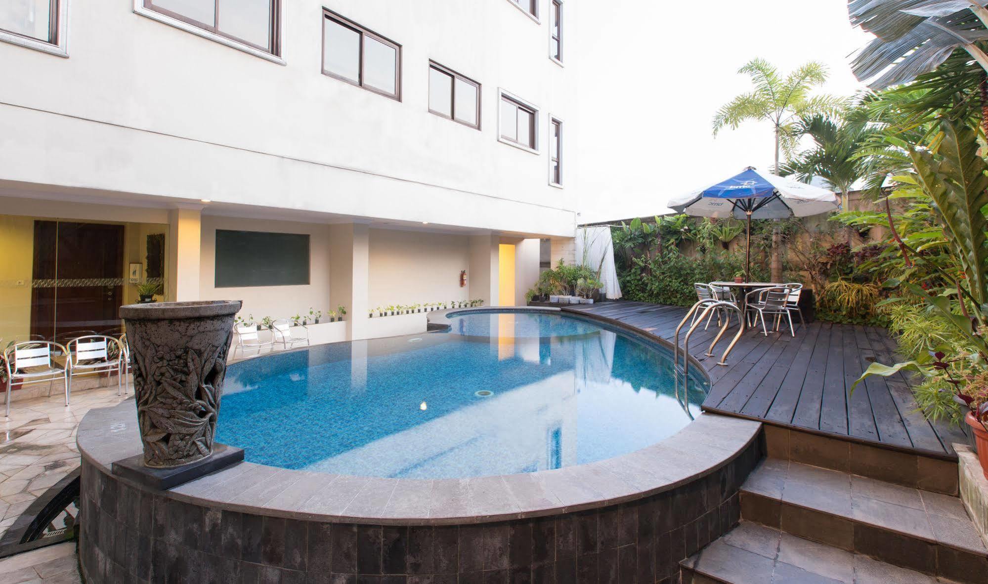 Asmila Boutique Hotel Bandung Buitenkant foto
