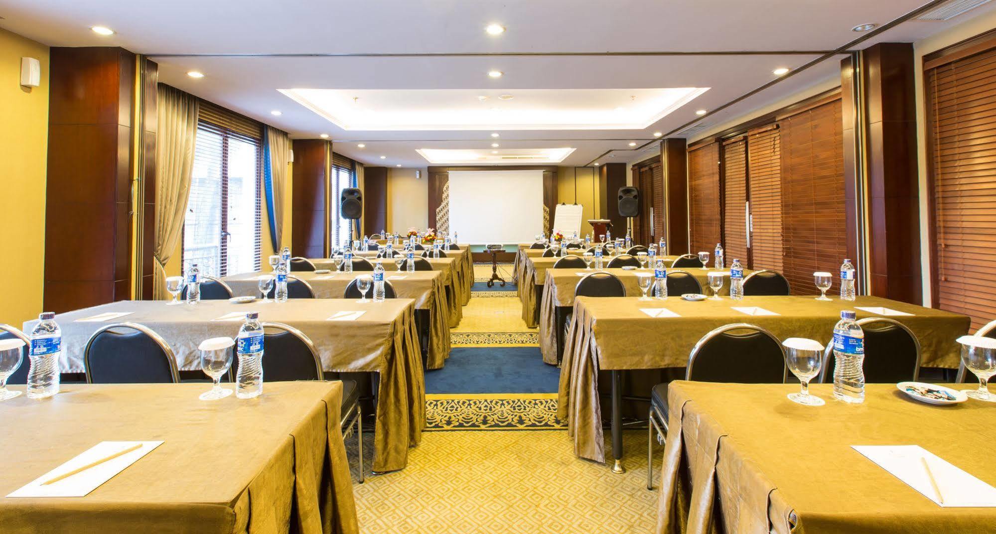 Asmila Boutique Hotel Bandung Buitenkant foto